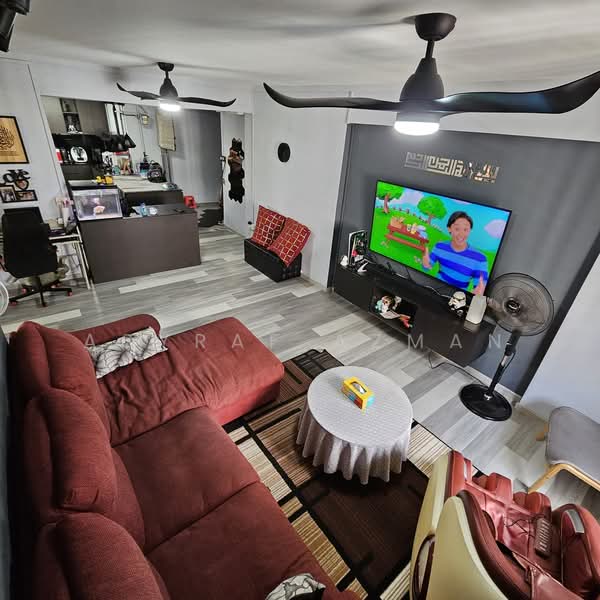 223 Lorong 8 Toa Payoh, 223 Lorong 8 Toa Payoh, 3 Bedrooms, 1,280 sqft, HDB Flat For Sale, by Asyraf Azman, 500126818 - Living Room - PropertyGuru.com.sg