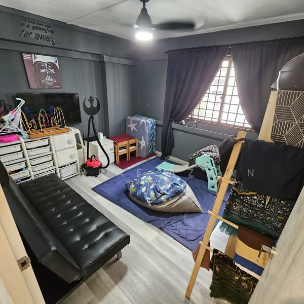 223 Lorong 8 Toa Payoh, 223 Lorong 8 Toa Payoh, 3 Bedrooms, 1,280 sqft, HDB Flat For Sale, by Asyraf Azman, 500126818 - Bedroom - PropertyGuru.com.sg