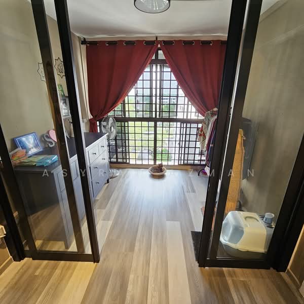 223 Lorong 8 Toa Payoh, 223 Lorong 8 Toa Payoh, 3 Bedrooms, 1,280 sqft, HDB Flat For Sale, by Asyraf Azman, 500126818 - Balcony - PropertyGuru.com.sg