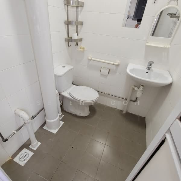 419 Bedok North Street 1, 419 Bedok North Street 1, 2 Bedrooms, 721 sqft, HDB Flat For Sale, by Serene Goh, 500126827 - Bathroom - PropertyGuru.com.sg