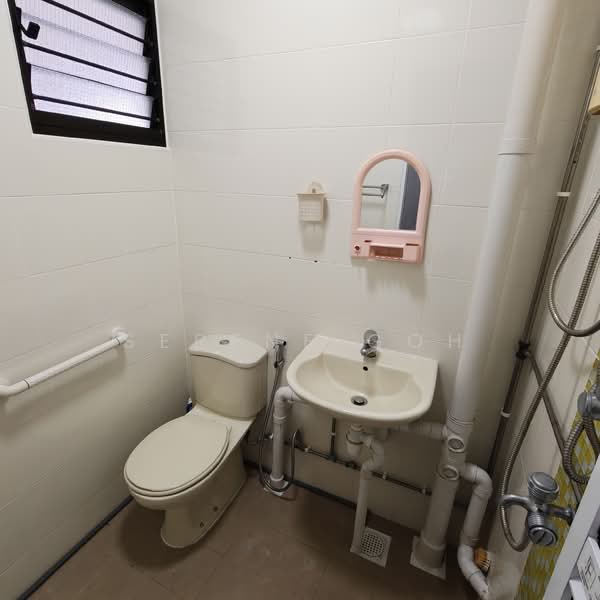 419 Bedok North Street 1, 419 Bedok North Street 1, 2 Bedrooms, 721 sqft, HDB Flat For Sale, by Serene Goh, 500126827 - Master Bathroom - PropertyGuru.com.sg
