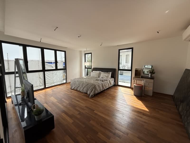Brand New Corner Terrace near Kovan MRT Station, , 8 Bedrooms, 5,700 sqft, Corner Terrace For Sale, by Wendeline Goh, 500126839 - Bedroom - PropertyGuru.com.sg