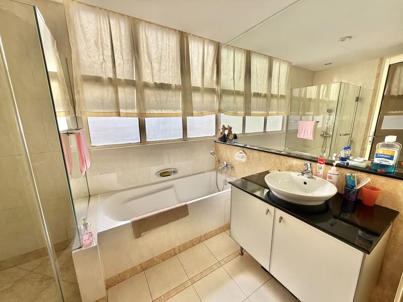 Sims Green, 9 Lorong 27A Geylang, 3 Bedrooms, 1,238 sqft, Apartment For Sale, by Claire Lee, 500126840 - Bathroom - PropertyGuru.com.sg