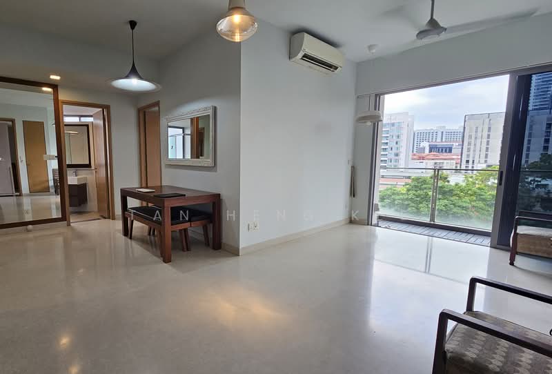 Waterford Residence, 21 Kim Yam Road, 2 Bedrooms, 1,055 sqft, Condominium For Sale, by Tan Heng Kee, 500126848 - Living Room - PropertyGuru.com.sg