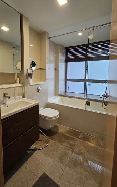 Waterford Residence, 21 Kim Yam Road, 2 Bedrooms, 1,055 sqft, Condominium For Sale, by Tan Heng Kee, 500126848 - Master Bathroom - PropertyGuru.com.sg