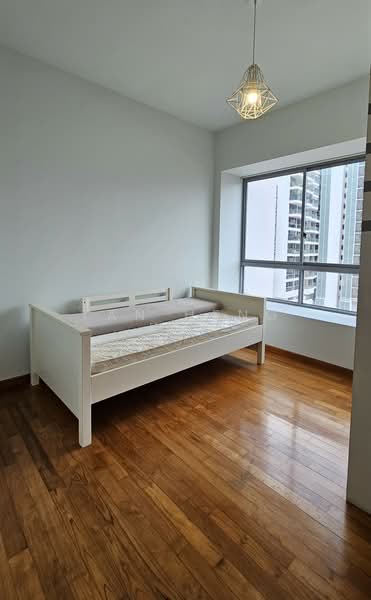 Waterford Residence, 21 Kim Yam Road, 2 Bedrooms, 1,055 sqft, Condominium For Sale, by Tan Heng Kee, 500126848 - Bedroom 2 - PropertyGuru.com.sg