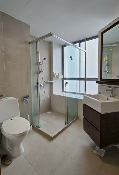 Waterford Residence, 21 Kim Yam Road, 2 Bedrooms, 1,055 sqft, Condominium For Sale, by Tan Heng Kee, 500126848 - Common Bathroom - PropertyGuru.com.sg