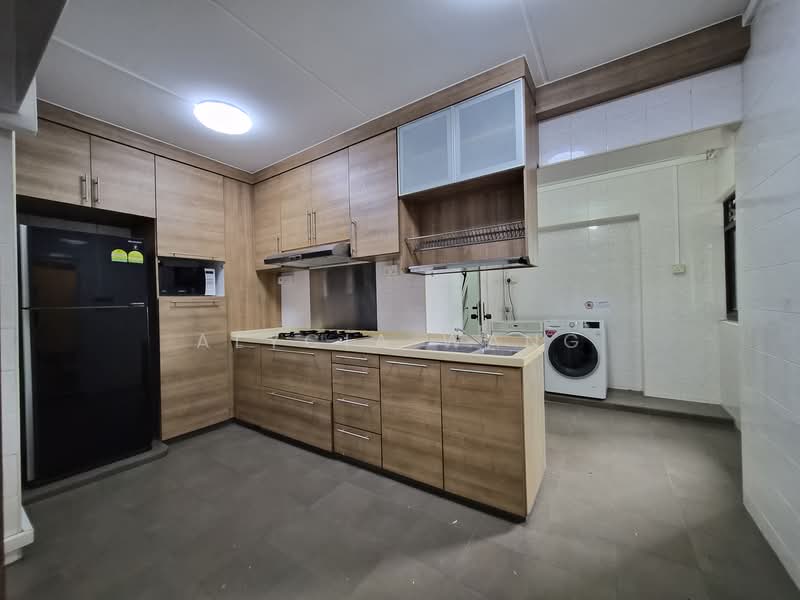 7 Pine Close, 7 Pine Close, 3 Bedrooms, 1,227 sqft, HDB Flat For Rent, by Alycia Wang, 500126851 - Kitchen - PropertyGuru.com.sg