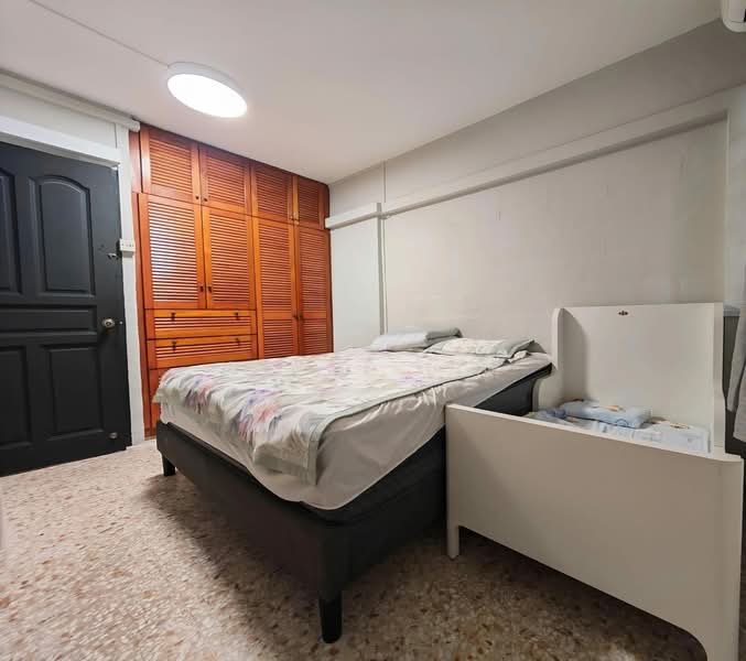 334 Clementi Avenue 2, 334 Clementi Avenue 2, 2 Bedrooms, 721 sqft, HDB Flat For Sale, by Joyce Lim, 500126853 - Bedroom - PropertyGuru.com.sg