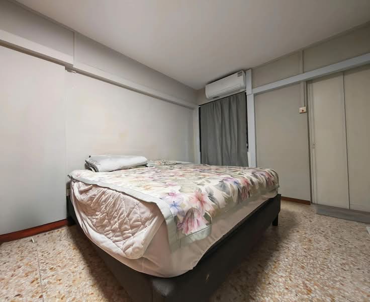 334 Clementi Avenue 2, 334 Clementi Avenue 2, 2 Bedrooms, 721 sqft, HDB Flat For Sale, by Joyce Lim, 500126853 - Bedroom - PropertyGuru.com.sg