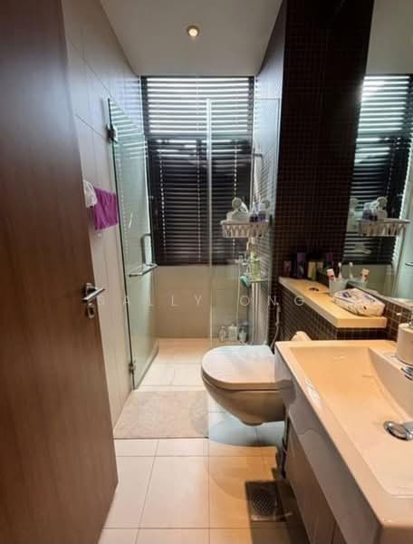 Level 1 common bathroom 