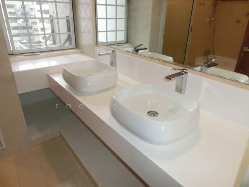 Cairnhill Plaza, 55 Cairnhill Road, 3 Bedrooms, 2,852 sqft, Condominium For Sale, by Foo Hoo Seng, 500126876 - RENOVATED MASTER BATHROOM  - PropertyGuru.com.sg