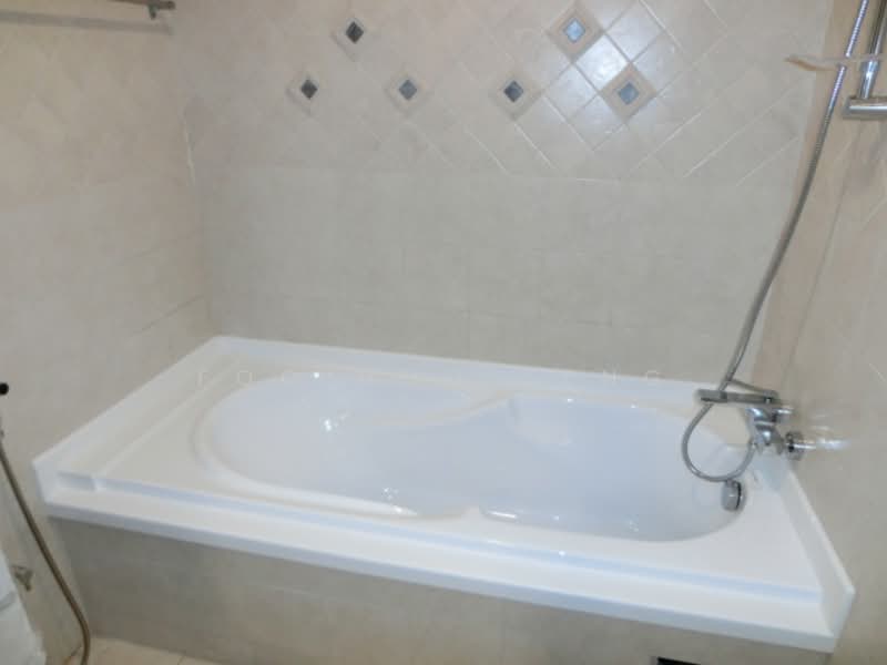 Cairnhill Plaza, 55 Cairnhill Road, 3 Bedrooms, 2,852 sqft, Condominium For Sale, by Foo Hoo Seng, 500126876 - RENOVATED MASTER BATHROOM  - PropertyGuru.com.sg