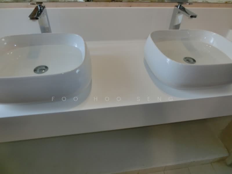 Cairnhill Plaza, 55 Cairnhill Road, 3 Bedrooms, 2,852 sqft, Condominium For Sale, by Foo Hoo Seng, 500126876 - RENOVATED MASTER BATHROOM  - PropertyGuru.com.sg