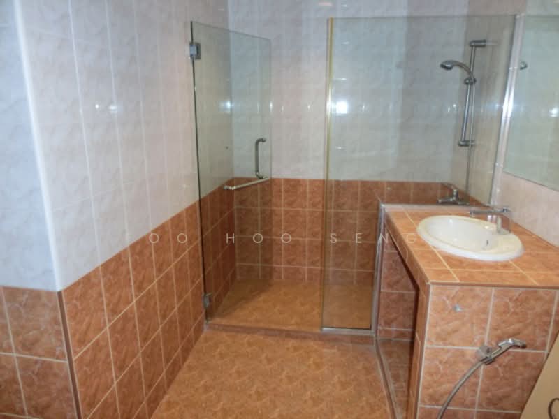 Cairnhill Plaza, 55 Cairnhill Road, 3 Bedrooms, 2,852 sqft, Condominium For Sale, by Foo Hoo Seng, 500126876 - JUNIOR SUITES RENOVATED BATHROOM  - PropertyGuru.com.sg