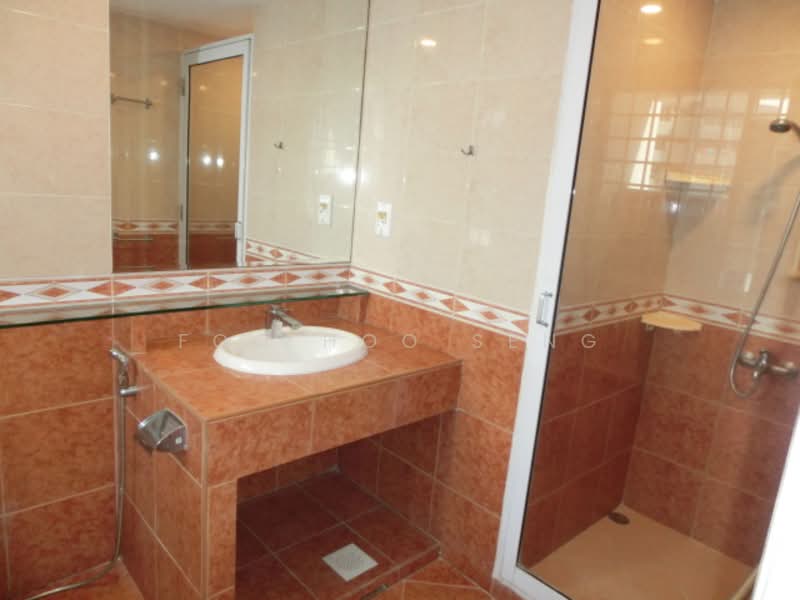 Cairnhill Plaza, 55 Cairnhill Road, 3 Bedrooms, 2,852 sqft, Condominium For Sale, by Foo Hoo Seng, 500126876 - JUNIOR SUITES RENOVATED BATHROOM  - PropertyGuru.com.sg