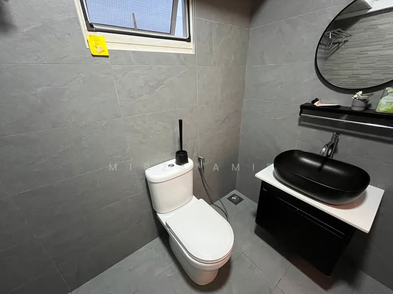 669B Edgefield Plains, 669B Edgefield Plains, 3 Bedrooms, 1,216 sqft, HDB Flat For Sale, by Mirza Amir, 500126878 - Bathroom - PropertyGuru.com.sg
