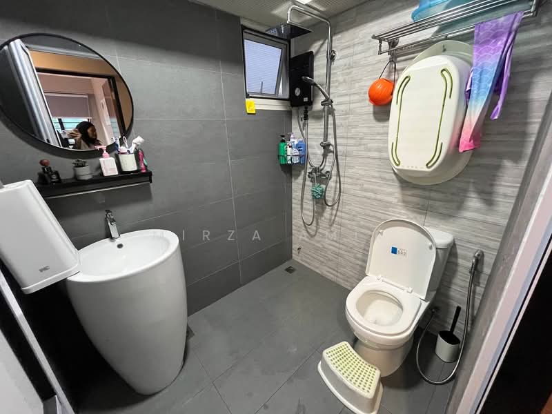 669B Edgefield Plains, 669B Edgefield Plains, 3 Bedrooms, 1,216 sqft, HDB Flat For Sale, by Mirza Amir, 500126878 - Bathroom - PropertyGuru.com.sg