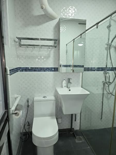 832 Woodlands Street 83, 832 Woodlands Street 83, 2 Bedrooms, 785 sqft, HDB Flat For Rent, by Lim Y X, 500126879 - Bathroom - PropertyGuru.com.sg
