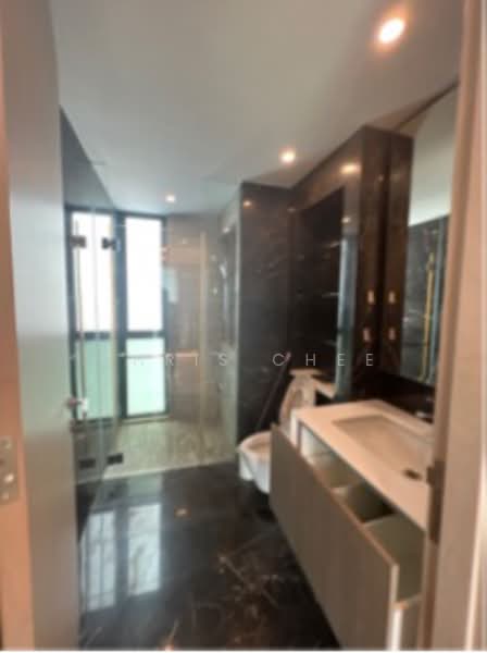 J Gateway, 2 Gateway Drive, 2 Bedrooms, 689 sqft, Condominium For Rent, by Chris Chee, 500126881 - Bathroom - PropertyGuru.com.sg
