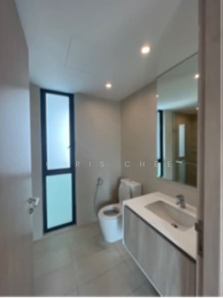 J Gateway, 2 Gateway Drive, 2 Bedrooms, 689 sqft, Condominium For Rent, by Chris Chee, 500126881 - Bathroom - PropertyGuru.com.sg