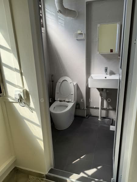 140 Petir Road, 140 Petir Road, 3 Bedrooms, 1,098 sqft, HDB Flat For Rent, by Angela Khoo, 500126882 - Bathroom - PropertyGuru.com.sg