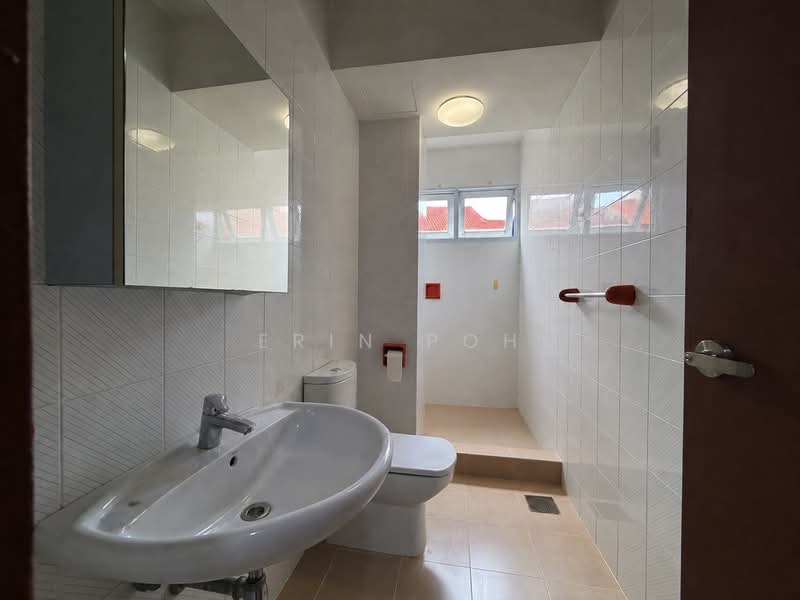 Mimosa Villas, Mimosa Walk, 4 Bedrooms, 4,000 sqft, Semi-Detached House For Sale, by Erin Poh, 500126899 - Bathroom - PropertyGuru.com.sg