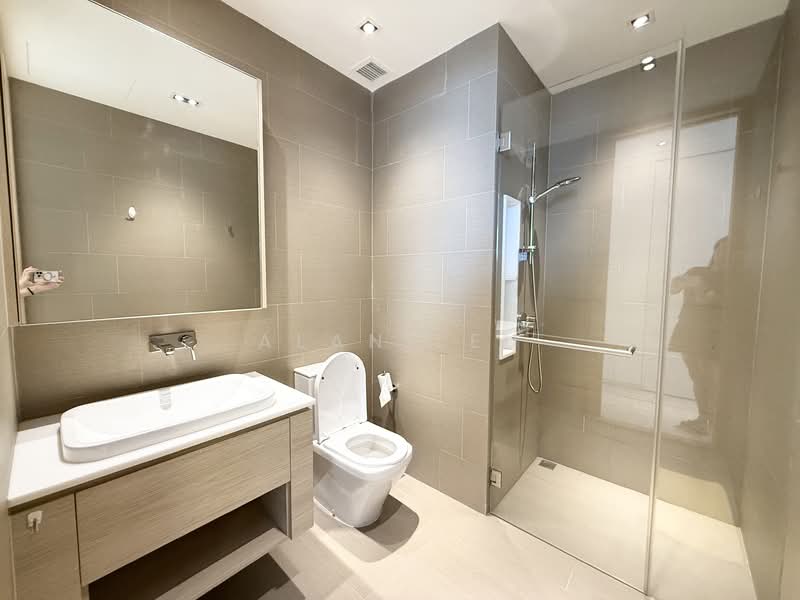 The Crest, 101 Prince Charles Crescent, 4 Bedrooms, 1,646 sqft, Condominium For Sale, by Alan Leu, 500126905 - Bathroom - PropertyGuru.com.sg