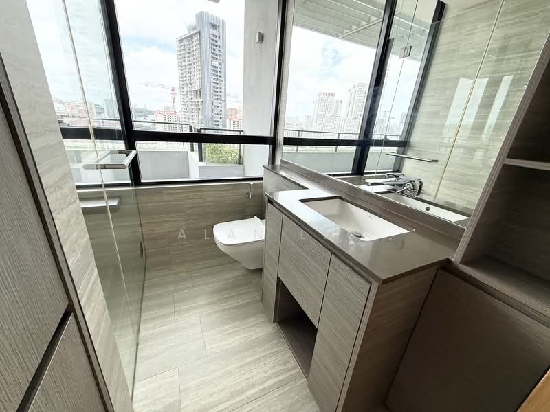The Crest, 101 Prince Charles Crescent, 4 Bedrooms, 1,646 sqft, Condominium For Sale, by Alan Leu, 500126905 - Bathroom - PropertyGuru.com.sg