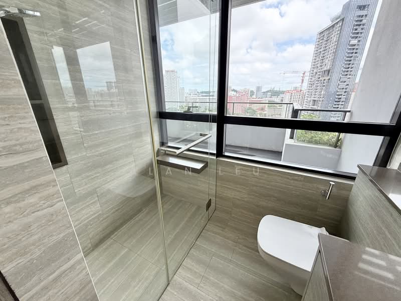 The Crest, 101 Prince Charles Crescent, 4 Bedrooms, 1,646 sqft, Condominium For Sale, by Alan Leu, 500126905 - Bathroom - PropertyGuru.com.sg
