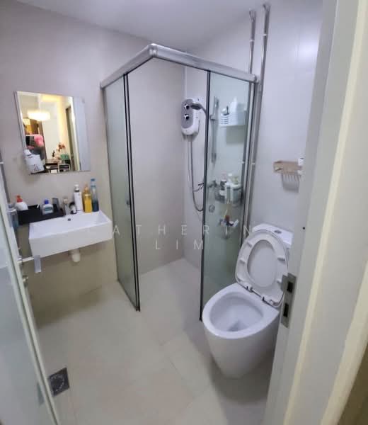Sunflower View, 30 Lorong 36 Geylang, 4 Bedrooms, 1,012 sqft, Condominium For Rent, by Catherine Lim, 500126917 - Bathroom - PropertyGuru.com.sg