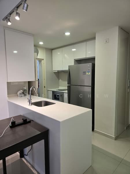 Bedok Residences, 14 Bedok North Drive, 2 Bedrooms, 882 sqft, Condominium For Rent, by Derrick Chew, 500126918 - Kitchen - PropertyGuru.com.sg
