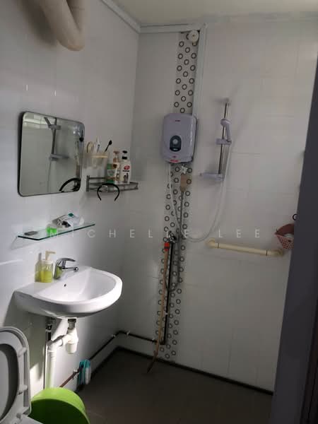 234 Serangoon Avenue 3, 234 Serangoon Avenue 3, Room Rental, 200 sqft, HDB Flat For Rent, by Michelle Lee, 500126930 - Bathroom - PropertyGuru.com.sg