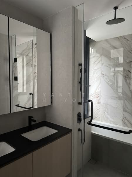 Jervois Mansion, 10 Jervois Close, 4 Bedrooms, 1,475 sqft, Condominium For Rent, by Bryant Tan Zhi Yong, 500126955 - Master Bathroom - PropertyGuru.com.sg