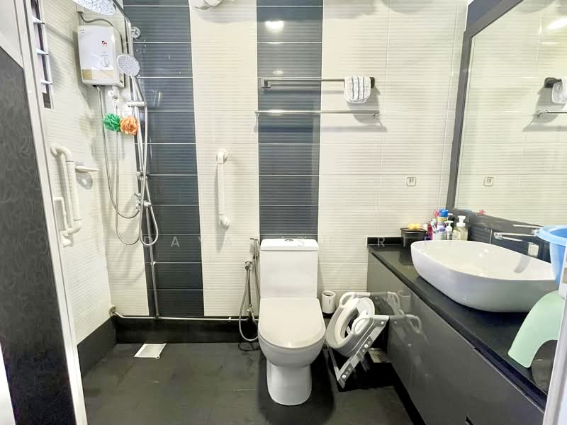 635 Woodlands Ring Road, 635 Woodlands Ring Road, 4 Bedrooms, 1,518 sqft, HDB Flat For Sale, by Hidayat Shariff, 500126963 - Bathroom - PropertyGuru.com.sg