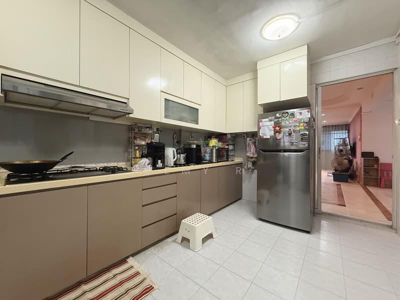 170 Bukit Batok West Avenue 8, 170 Bukit Batok West Avenue 8, 3 Bedrooms, 1,442 sqft, HDB Flat For Sale, by Remy R, 500126964 - Kitchen - PropertyGuru.com.sg
