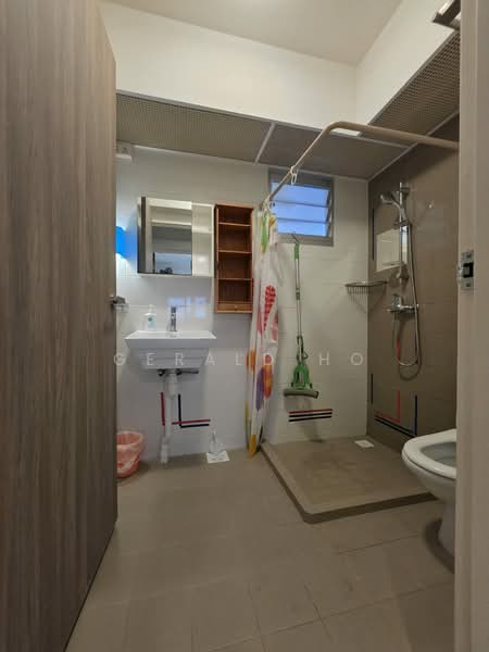 220A Sumang Lane, 220A Sumang Lane, 3 Bedrooms, 1,001 sqft, HDB Flat For Sale, by Gerald Ho, 500126966 - Bathroom - PropertyGuru.com.sg