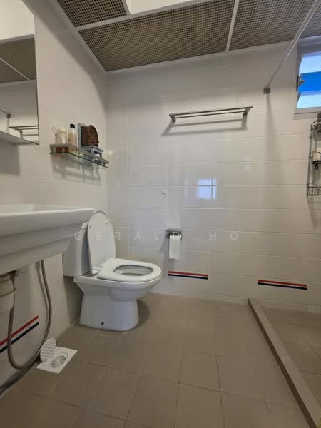 220A Sumang Lane, 220A Sumang Lane, 3 Bedrooms, 1,001 sqft, HDB Flat For Sale, by Gerald Ho, 500126966 - Bathroom - PropertyGuru.com.sg