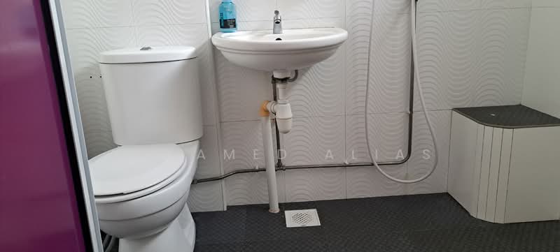 532 Serangoon North Avenue 4, 532 Serangoon North Avenue 4, 3 Bedrooms, 1,108 sqft, HDB Flat For Sale, by Mohamed Alias, 500126977 - Bathroom - PropertyGuru.com.sg