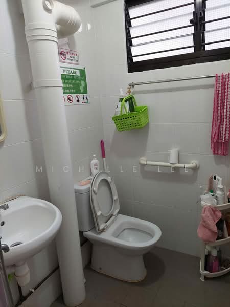 226 Serangoon Avenue 4, 226 Serangoon Avenue 4, Room Rental, 200 sqft, HDB Flat For Rent, by Michelle Lee, 500126981 - Bathroom - PropertyGuru.com.sg