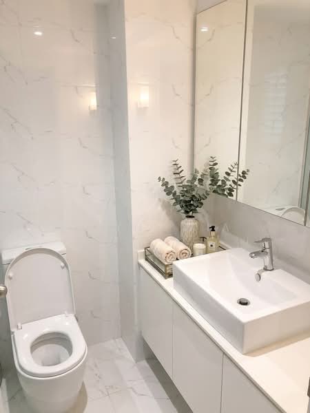 Maysprings, 2 Petir Road, 2 Bedrooms, 915 sqft, Apartment For Sale, by Wayne Yia, 500126990 - Bathroom (Virtual staging) - PropertyGuru.com.sg
