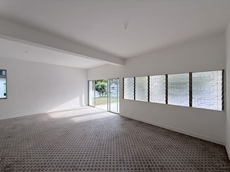 Spacious Semi-D House at Jalan Jurong Kechil - Landed Living near Beauty World, Jalan Jurong Kechil, Chun Tin Road, Toh Tuck Road, 4 Bedrooms, 1,600 sqft, Semi-Detached House For Rent, by Peter Yao, 500126997 - Living Room - PropertyGuru.com.sg