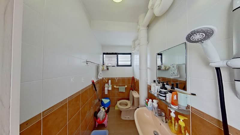 112 Tampines Street 11, 112 Tampines Street 11, 2 Bedrooms, 807 sqft, HDB Flat For Sale, by Kenny Poh, 500127006 - Bathroom - PropertyGuru.com.sg