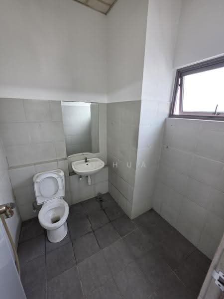 Premier @ Kaki Bukit, 8 Kaki Bukit Avenue 4, Eunos / Geylang / Paya Lebar, 1,507 sqft, Factory / Workshop (B2) For Rent, by Joshua Boon, 500127012 - Bathroom - CommercialGuru.com.sg