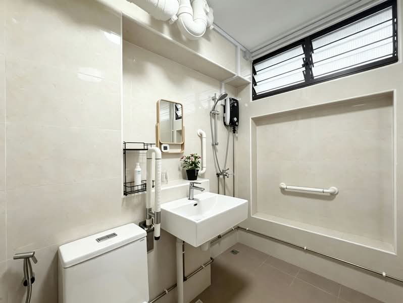 155 Yung Loh Road, 155 Yung Loh Road, 3 Bedrooms, 1,140 sqft, HDB Flat For Sale, by Farihin ., 500127022 - Bathroom - PropertyGuru.com.sg