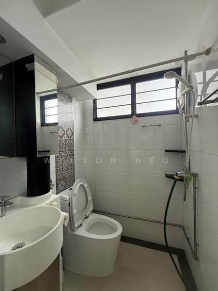 202 Bedok North Street 1, 202 Bedok North Street 1, 2 Bedrooms, 882 sqft, HDB Flat For Rent, by Wilson Neo, 500127023 - Common Bathroom - PropertyGuru.com.sg