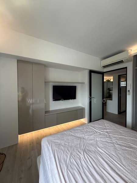 202 Bedok North Street 1, 202 Bedok North Street 1, 2 Bedrooms, 882 sqft, HDB Flat For Rent, by Wilson Neo, 500127023 - Master Bedroom with TV - PropertyGuru.com.sg