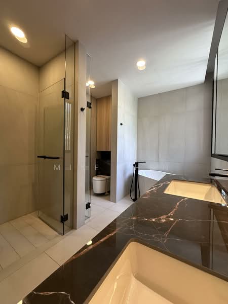 Bukit Timah Corner Terrace, , 7 Bedrooms, 3,250 sqft, Corner Terrace For Sale, by Mike Chen, 500127040 - Bathroom - PropertyGuru.com.sg