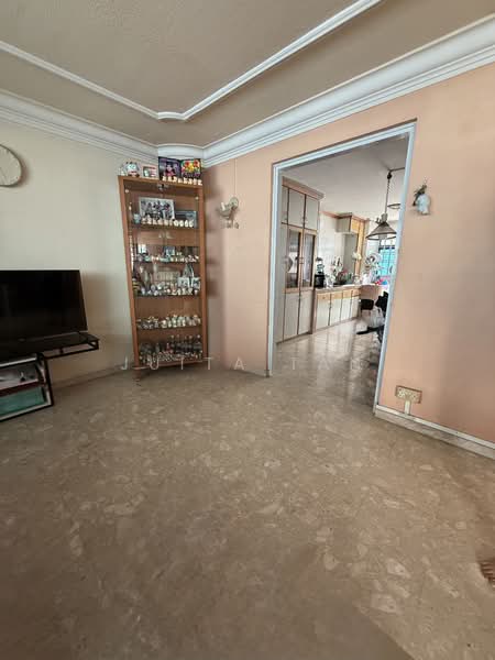 636 Hougang Avenue 8, 636 Hougang Avenue 8, 3 Bedrooms, 904 sqft, HDB Flat For Sale, by Juita Tan, 500127046 - Living Room - PropertyGuru.com.sg