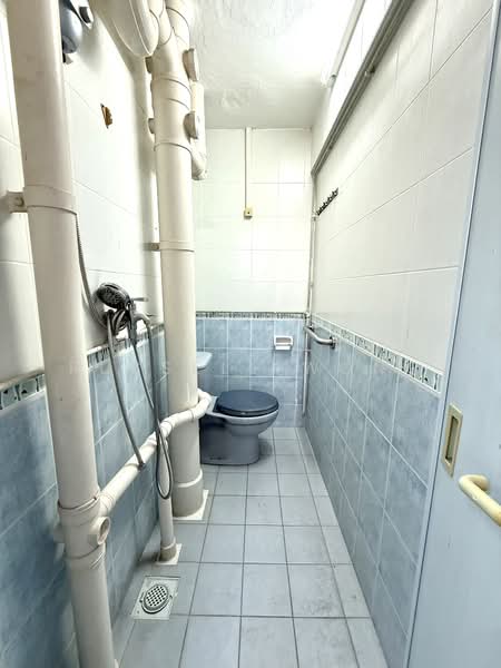 28 Hoy Fatt Road, 28 Hoy Fatt Road, 2 Bedrooms, 646 sqft, HDB Flat For Sale, by Russell Wong, 500127050 - Bathroom - PropertyGuru.com.sg